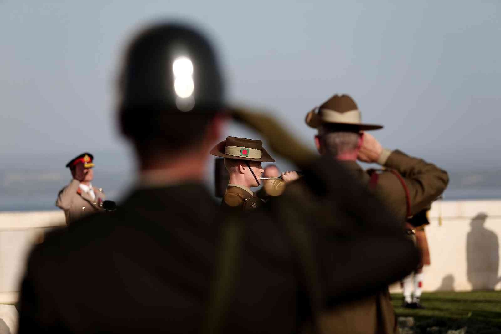 Çanakkale Kara Savaşları’nın 107. yılı dolayısıyla Gelibolu Yarımadası’ndaki Cape Helles İngiliz Anıtı’nda tören düzenlendi. Birleşik Krallık ...