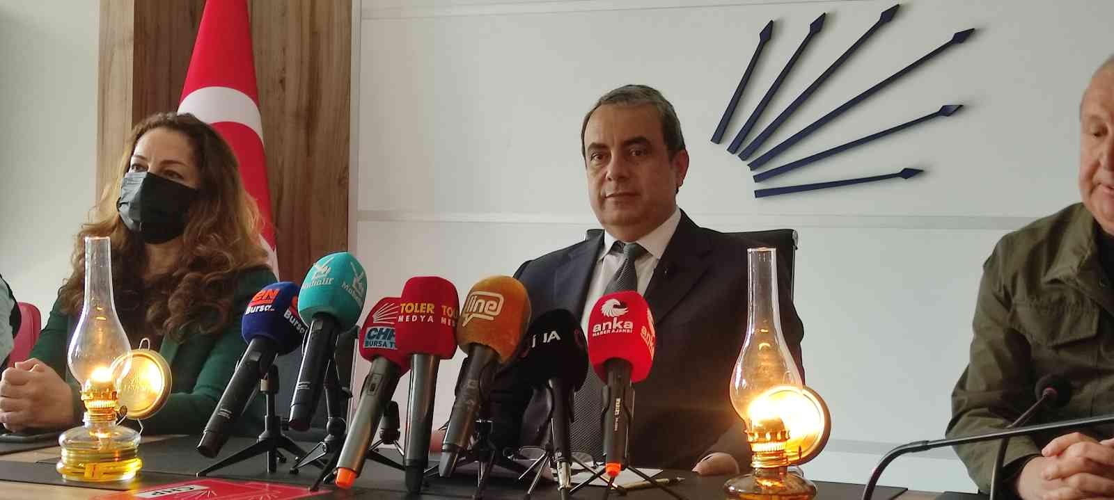 CHP İl Başkanlığı 2 faturayı ödemedi, elektriği kesildi Cumhuriyet Halk Partisi Bursa İl Başkanlığı’na ait aboneliğin elektriği, Şubat ve Mart dönemine ait 21 bin 67 liralık borç nedeniyle Limak Uludağ ...