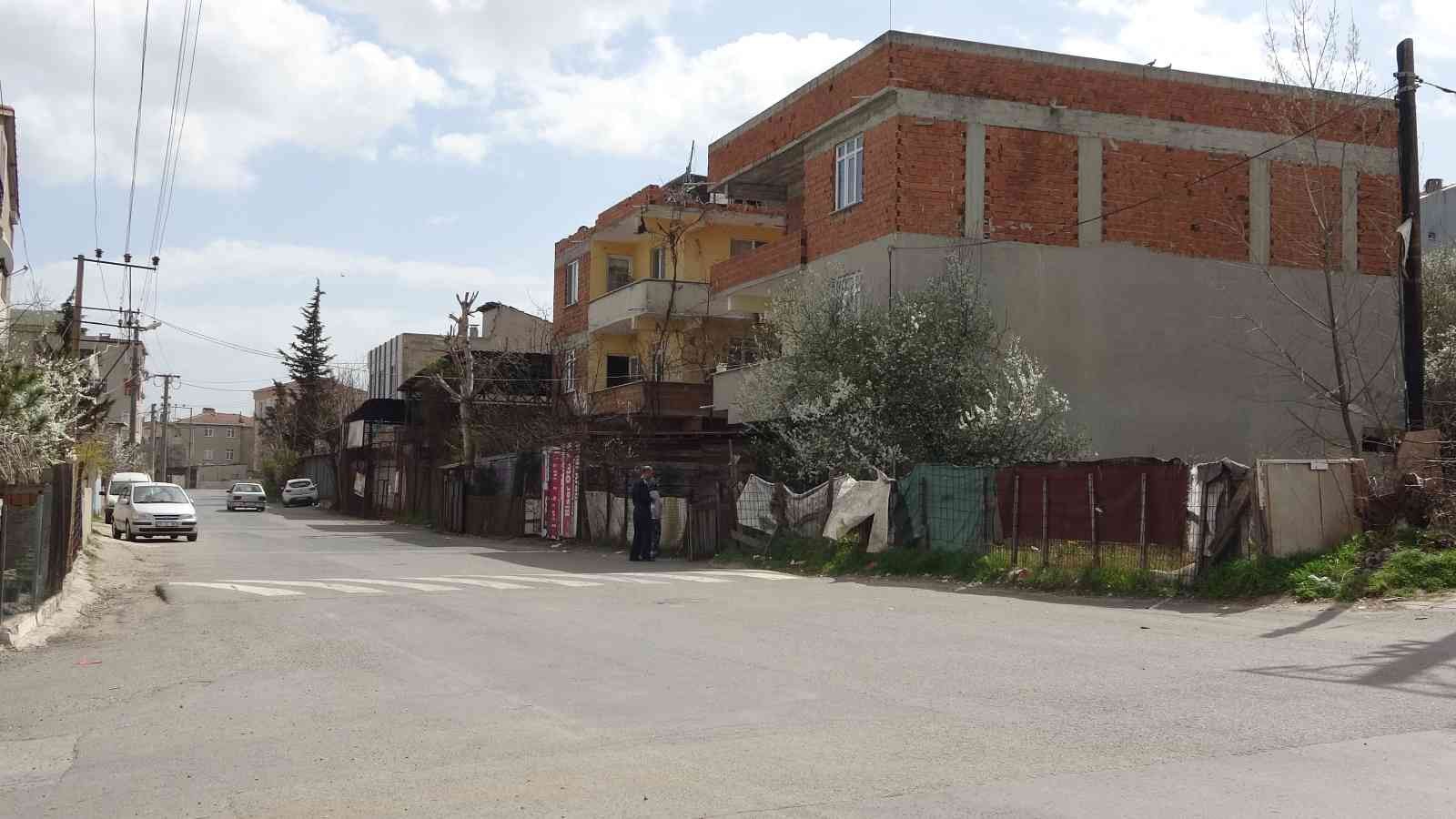 Tekirdağ’ın Çorlu ilçesinde yapılacak olan yol çalışması nedeniyle evlerinin yıkılacağını kaydeden vatandaşlar Cumhuriyet Halk Partili (CHP ...