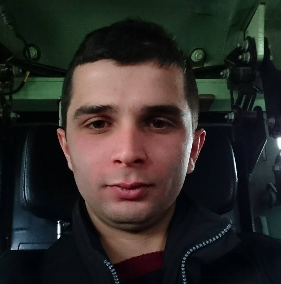 Cinayete kurban giden aile son yolculuğuna uğurlandı Sakarya’nın Serdivan ilçesinde tapu meselesi yüzünden cinayete kurban giden 3 kişi, geniş güvenlik önlemleriyle kılınan cenaze namazı sonrasında ...