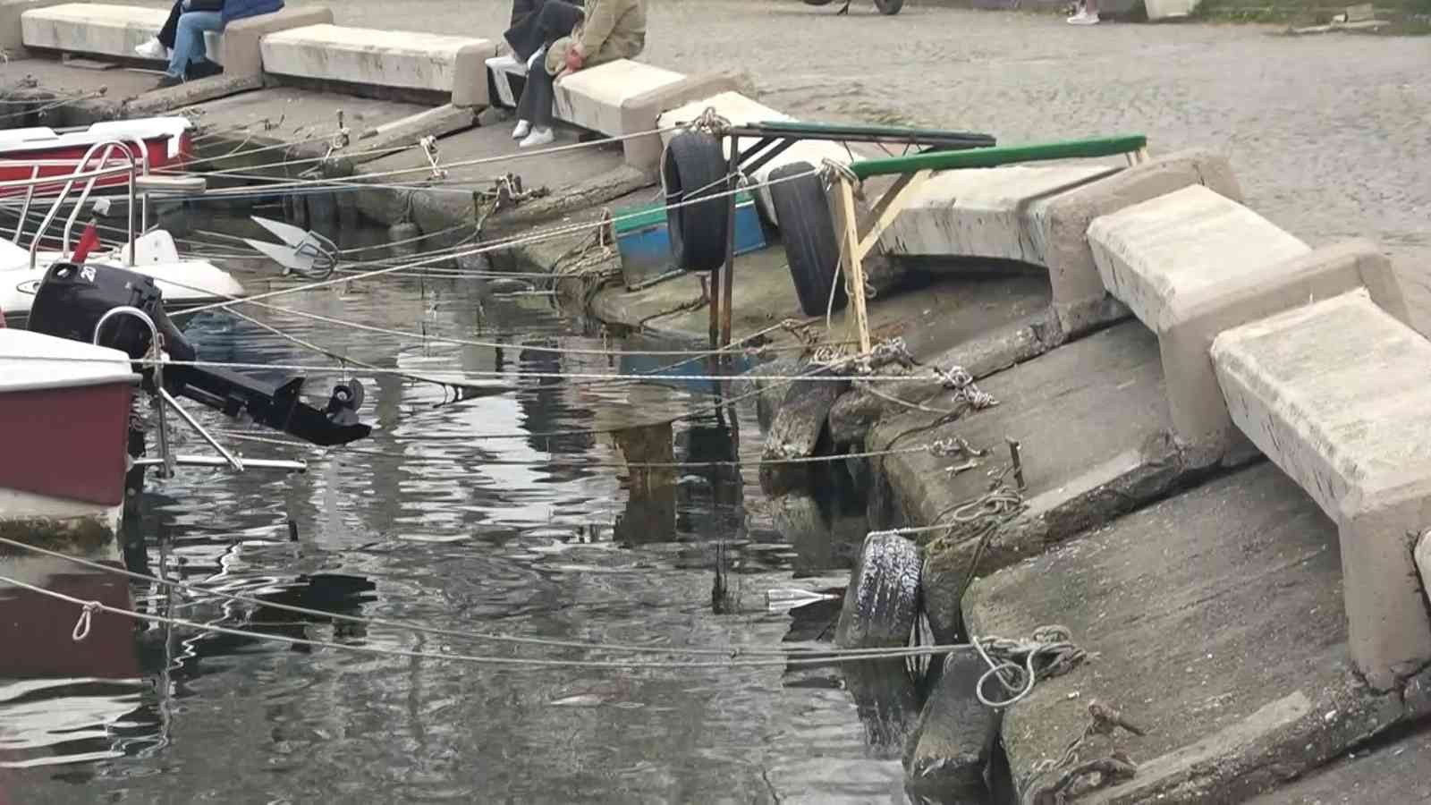 Yalova Belediyesi tarafından bütçesinin yetersiz olması gerekçisiyle yapılamayan Merkez Balıkçı Barınağı’ndaki yaşanan çökme vatandaşlar ve ...