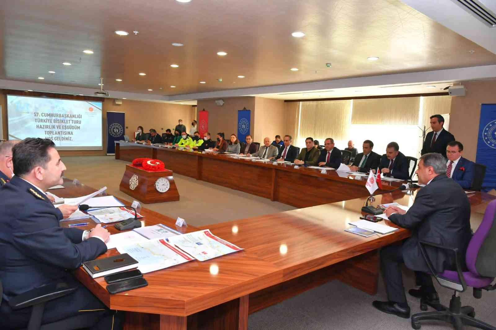 Cumhurbaşkanlığı Türkiye Bisiklet Turu hazırlık toplantısı yapıldı Türkiye Bisiklet Federasyonu tarafından bu yıl 57’ncisi yapılacak olan Cumhurbaşkanlığı Türkiye Bisiklet Turu’nun (Tour of Türkiye) Ayvalık ve ...