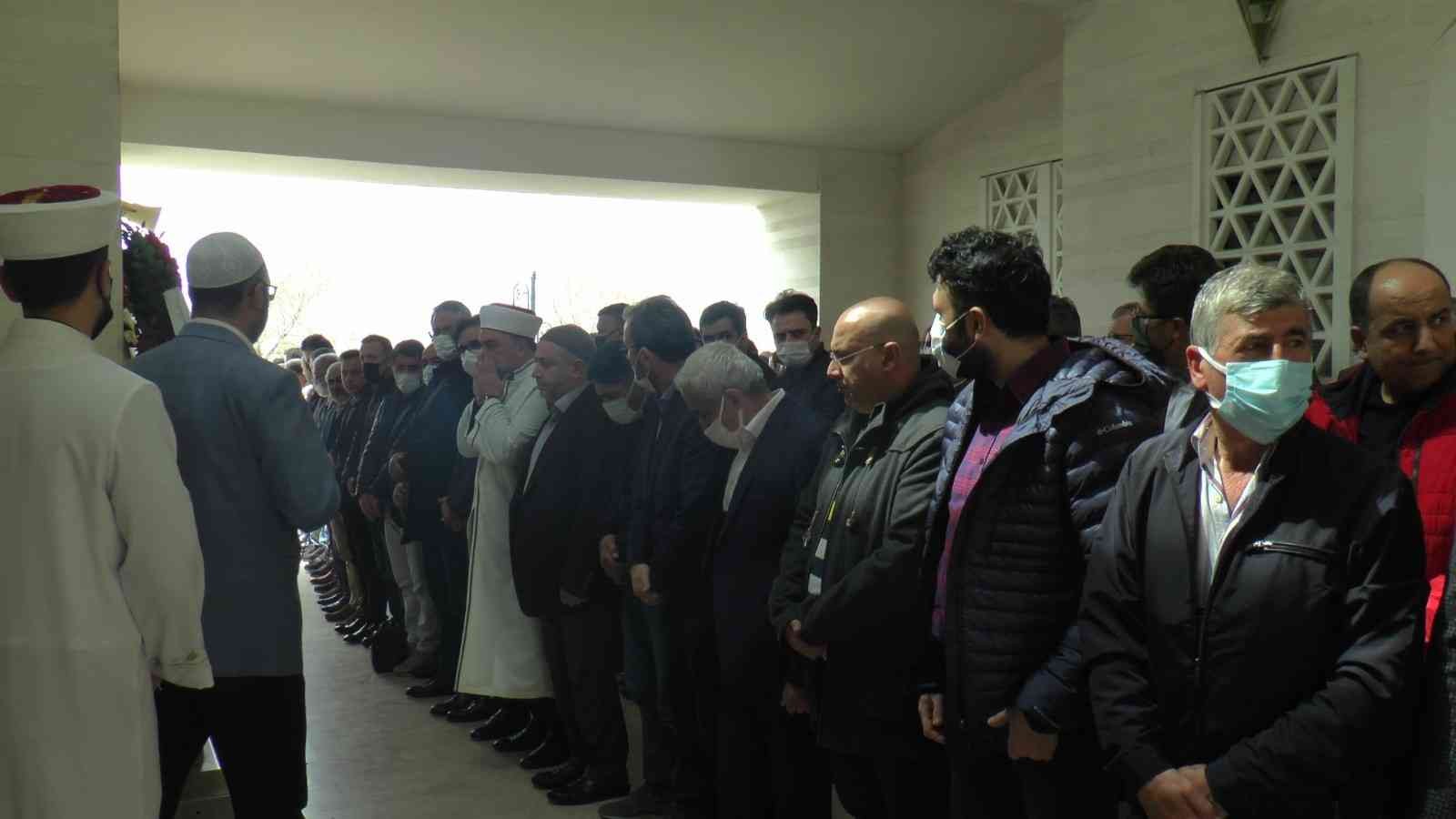 Cumhuriyet Savcısı Mustafa Ramazan Günaydın, Pendik’te son yolculuğuna uğurlandı Karaciğer yetmezliği nedeniyle hayatını kaybeden Cumhuriyet Savcısı Mustafa Ramazan Günaydın Pendik’te son yolculuğuna uğurlandı. Günaydın’ın ...