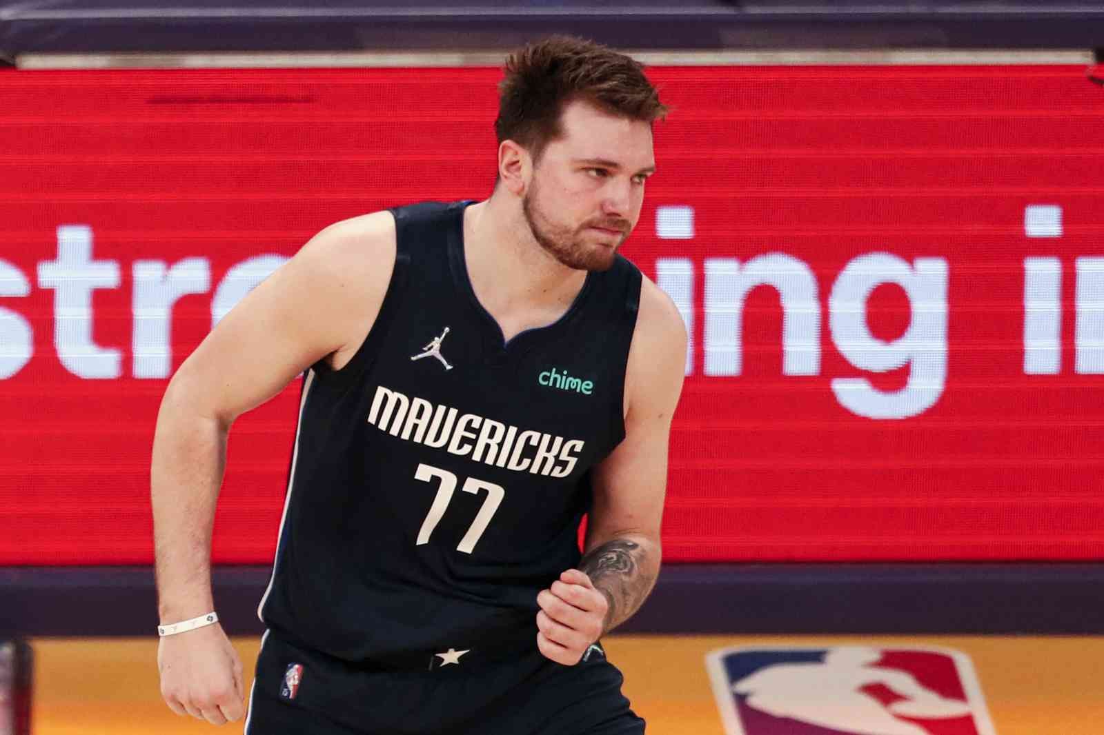 NBA Batı Konferansı takımlarından Dallas Mavericks’in Sloven basketbolcusu Luka Doncic, sol baldırındaki sakatlığından dolayı bir süre ...