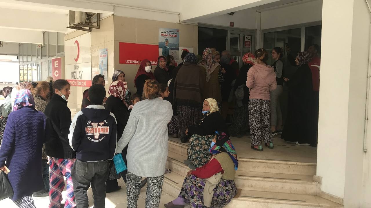 Dar gelirli vatandaşlara kavurma dağıtıldı Türk Kızılayı Edirne Uzunköprü Şubesi, Ramazan ayı dolayısıyla dar gelirli ailelere kavurma dağıttı. Şube Başkanı Zakir Buğdaycı, İHA muhabirine ...