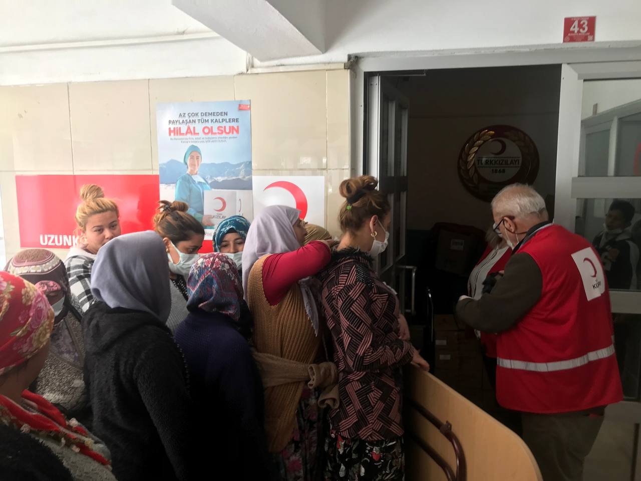 Dar gelirli vatandaşlara kavurma dağıtıldı Türk Kızılayı Edirne Uzunköprü Şubesi, Ramazan ayı dolayısıyla dar gelirli ailelere kavurma dağıttı. Şube Başkanı Zakir Buğdaycı, İHA muhabirine ...