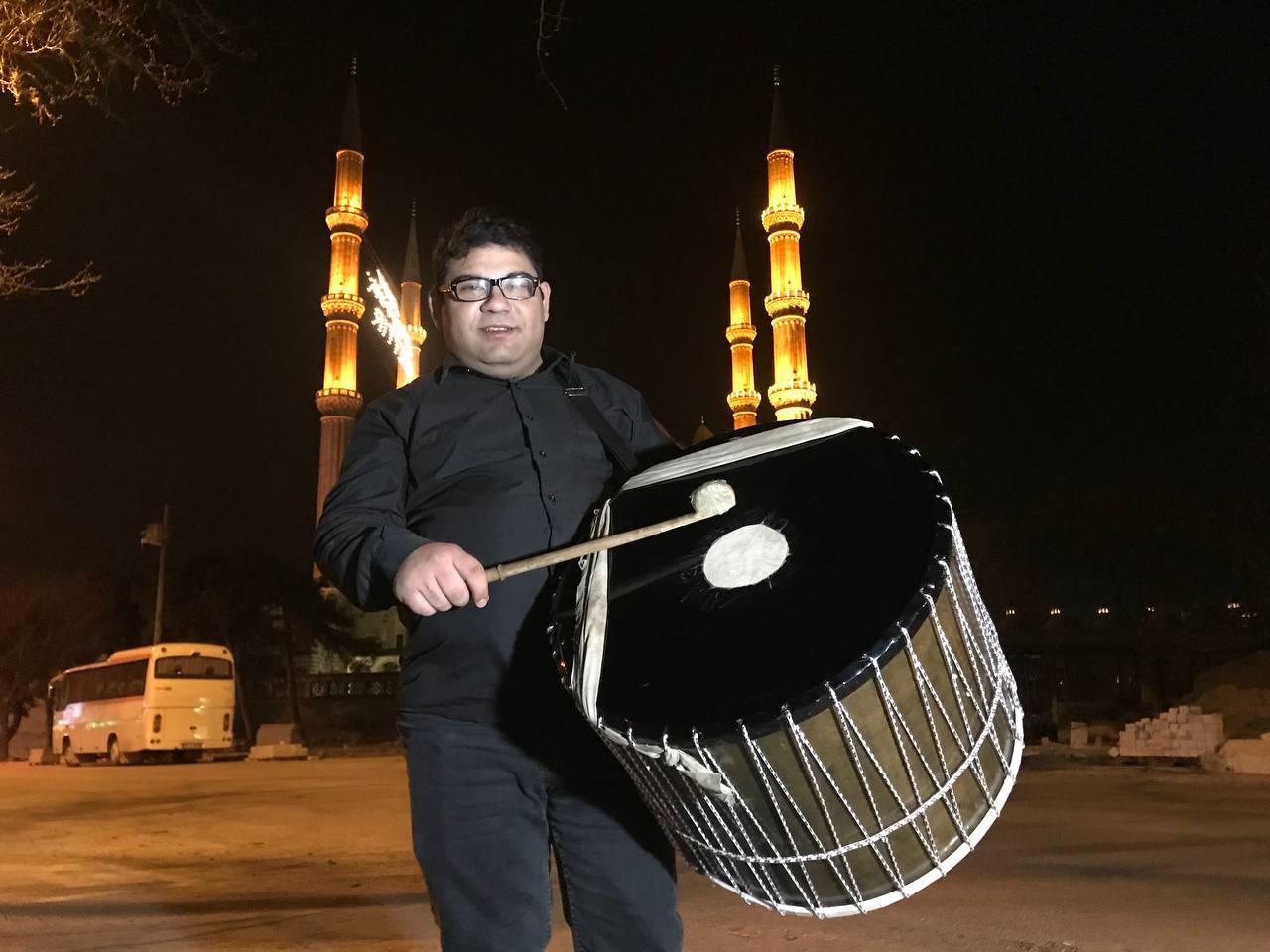 Davulcuların mesaisi başladı Rahmet ve mağfiret ayı olarak bilinen Ramazan-ı Şerif’in ilk sahuruna bu gece kalkıldı. Ramazan Ayı ile özdeşleşen davulcularda maniler ile ...