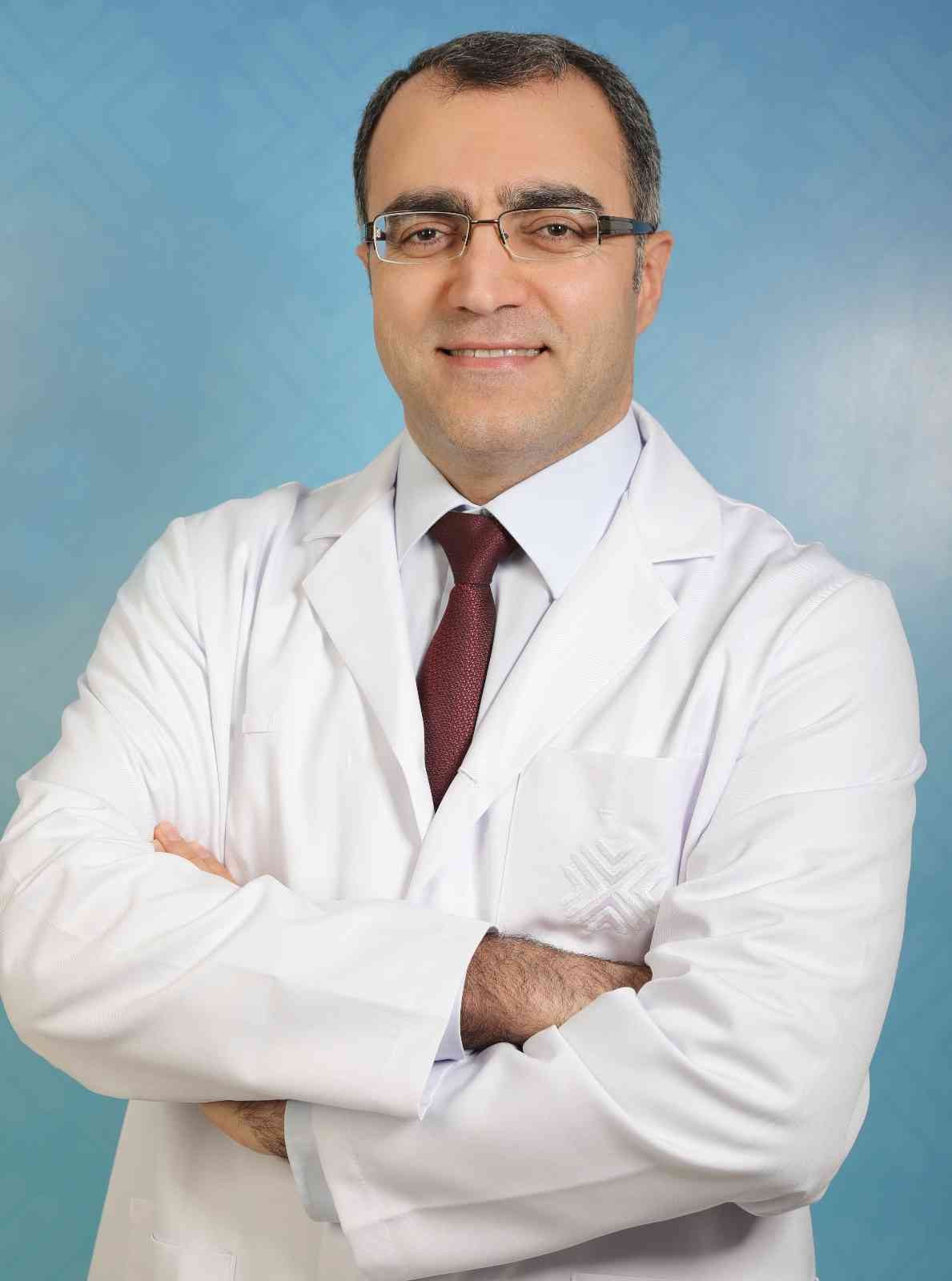 Diz ve kalça protezi ameliyatlarının önemli komplikasyonu olan protez enfeksiyonlarıyla mücadelenin zor olduğuna dikkat çeken Prof. Dr. İbrahim ...