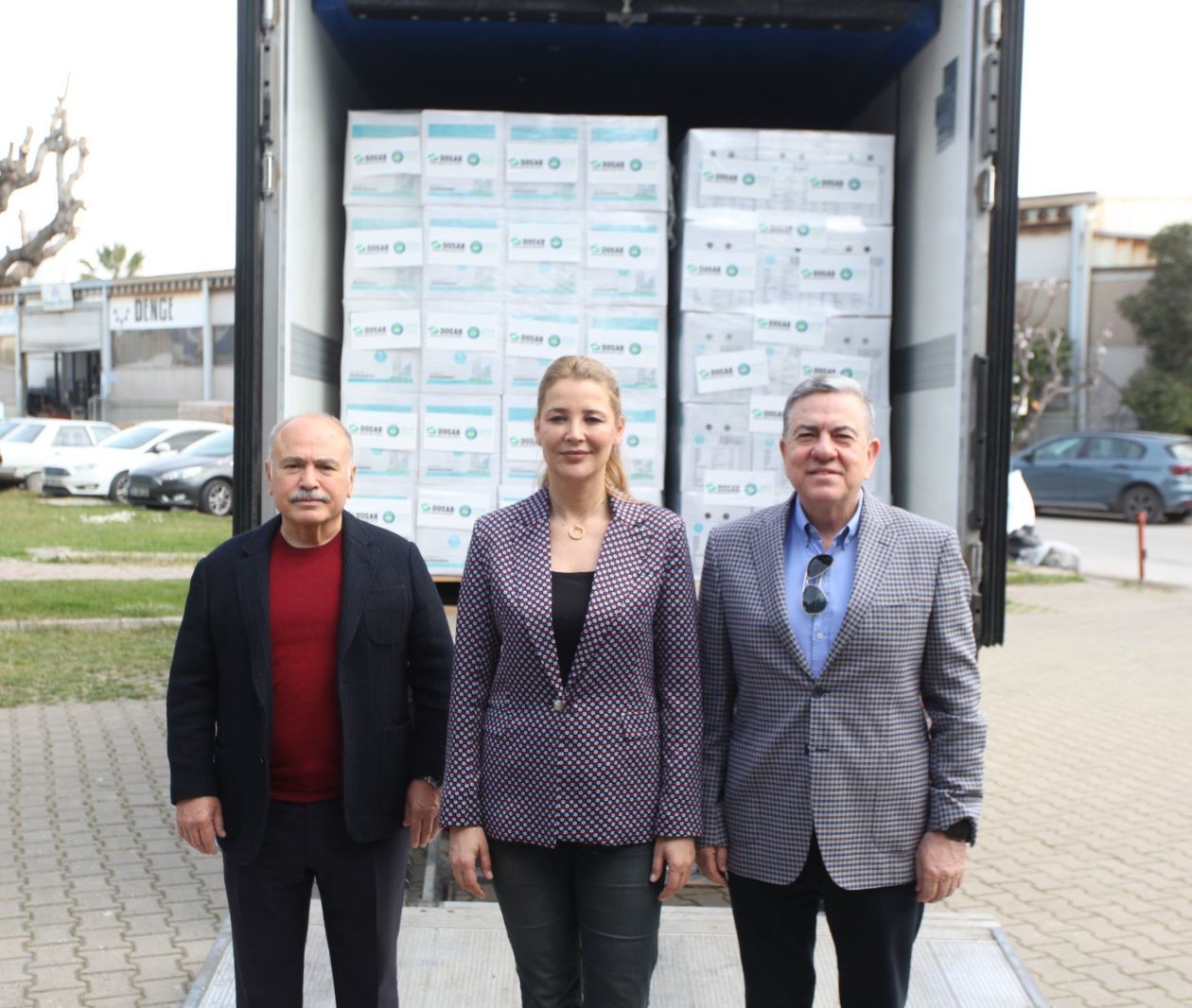 Dosab ve Dosabsiad bu ramazan da ihtiyaç sahiplerini unutmadı Demirtaş Organize Sanayi Bölgesi (DOSAB) ve Demirtaş Organize Sanayi Bölgesi Sanayici İş İnsanları Derneği (DOSABSİAD) ortaklığında hazırlanan ...