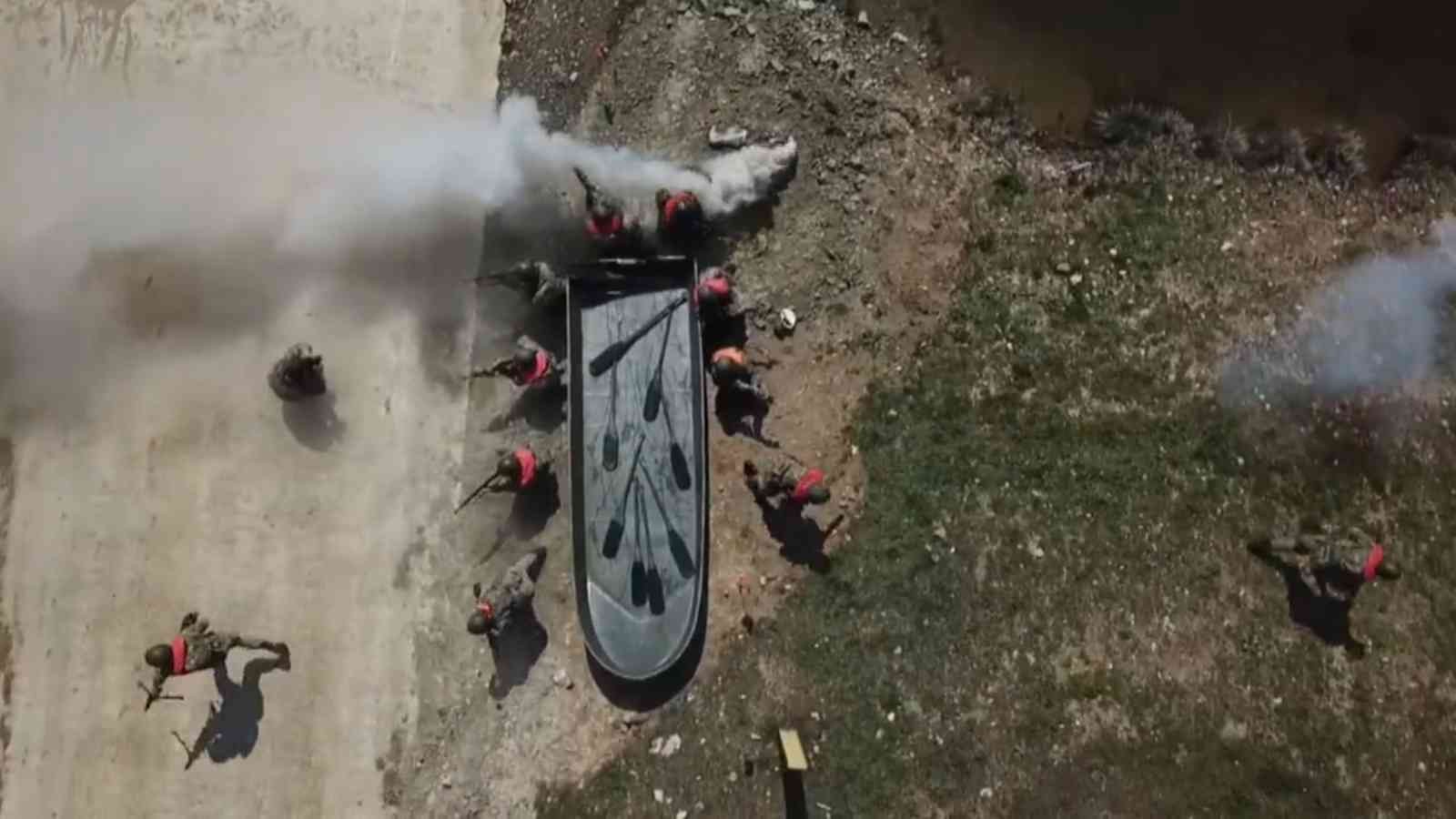 Durgun sulardan geçiş tatbikatı gerçeğini aratmadı Kırklareli’nde bulunan 65’inci Mekanize Piyade Tugay ve 5’inci Kolordu İstihkâm Alay Komutanlığı tarafından Orgeneral Muhittin Önür Göleti’nde ...