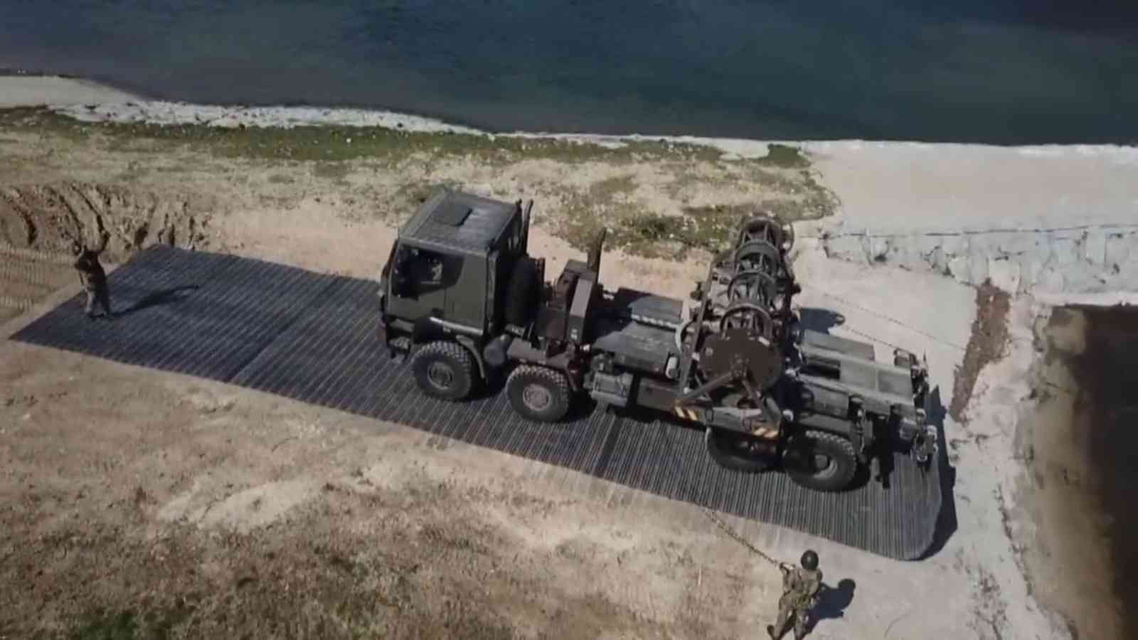 Durgun sulardan geçiş tatbikatı gerçeğini aratmadı Kırklareli’nde bulunan 65’inci Mekanize Piyade Tugay ve 5’inci Kolordu İstihkâm Alay Komutanlığı tarafından Orgeneral Muhittin Önür Göleti’nde ...