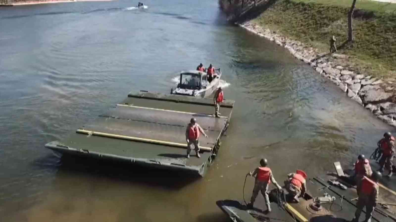 Durgun sulardan geçiş tatbikatı gerçeğini aratmadı Kırklareli’nde bulunan 65’inci Mekanize Piyade Tugay ve 5’inci Kolordu İstihkâm Alay Komutanlığı tarafından Orgeneral Muhittin Önür Göleti’nde ...