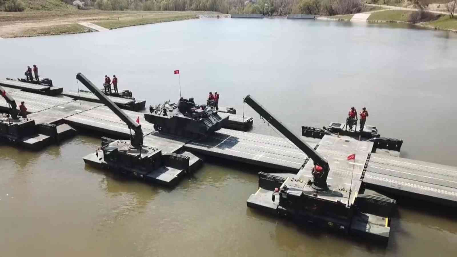 Durgun sulardan geçiş tatbikatı gerçeğini aratmadı Kırklareli’nde bulunan 65’inci Mekanize Piyade Tugay ve 5’inci Kolordu İstihkâm Alay Komutanlığı tarafından Orgeneral Muhittin Önür Göleti’nde ...