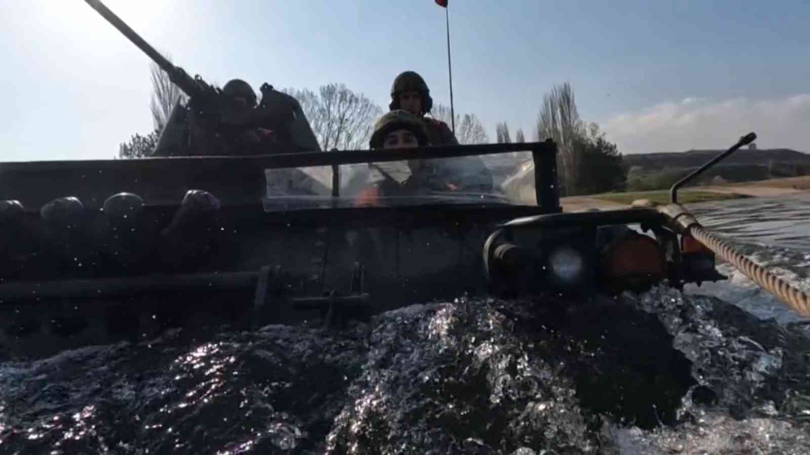 Durgun sulardan geçiş tatbikatı gerçeğini aratmadı Kırklareli’nde bulunan 65’inci Mekanize Piyade Tugay ve 5’inci Kolordu İstihkâm Alay Komutanlığı tarafından Orgeneral Muhittin Önür Göleti’nde ...