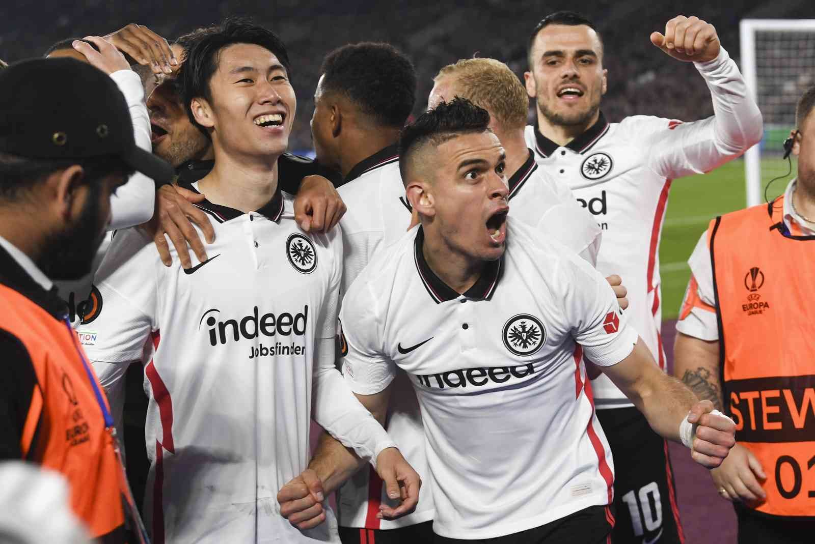 E. Frankfurt, deplasmanda West Ham United’ı devirdi UEFA Avrupa Ligi Yarı Final ilk maçında Alman ekibi Eintracht Frankfurt, deplasmanda İngiliz temsilcisi West Ham United’ı 2-1 mağlup ederek ...