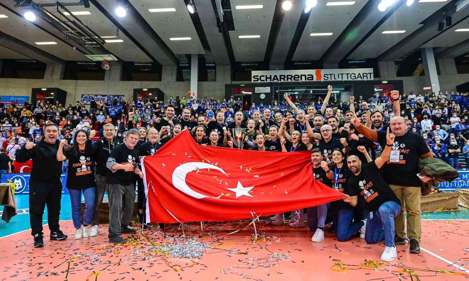 Eczacıbaşı Spor Kulübü’nden CEV Avrupa Kupası için özel şampiyonluk filmi CEV Avrupa Kupası final maçlarında Allianz MTV Stuttgart’ı geçerek tarihinde ikinci kez bu organizasyonu şampiyon olarak tamamlayan Eczacıbaşı ...