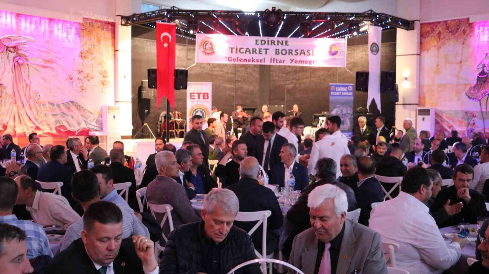 Edirne Ticaret Borsası "Geleneksel İftar Yemeği" düzenledi Edirne Ticaret Borsası Başkanlığı tarafından geleneksel hale getirilen iftar programı düzenlendi. Edirne Vali Yardımcısı Yusuf Güler, Edirne ...