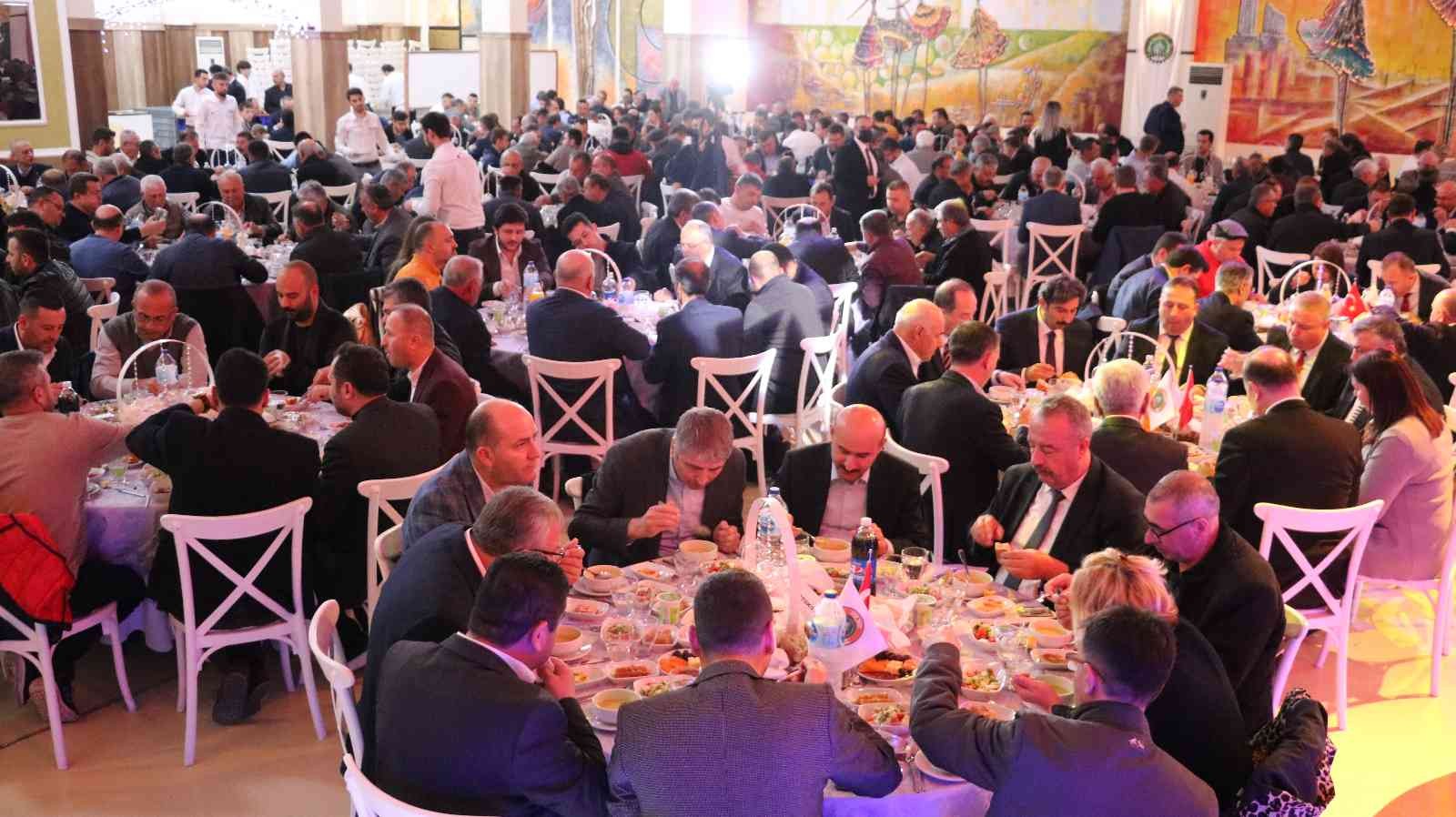 Edirne Ticaret Borsası "Geleneksel İftar Yemeği" düzenledi Edirne Ticaret Borsası Başkanlığı tarafından geleneksel hale getirilen iftar programı düzenlendi. Edirne Vali Yardımcısı Yusuf Güler, Edirne ...