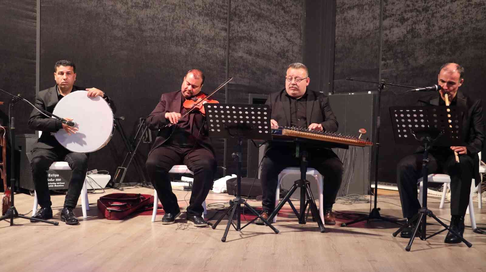 Edirne Ticaret Borsası "Geleneksel İftar Yemeği" düzenledi Edirne Ticaret Borsası Başkanlığı tarafından geleneksel hale getirilen iftar programı düzenlendi. Edirne Vali Yardımcısı Yusuf Güler, Edirne ...