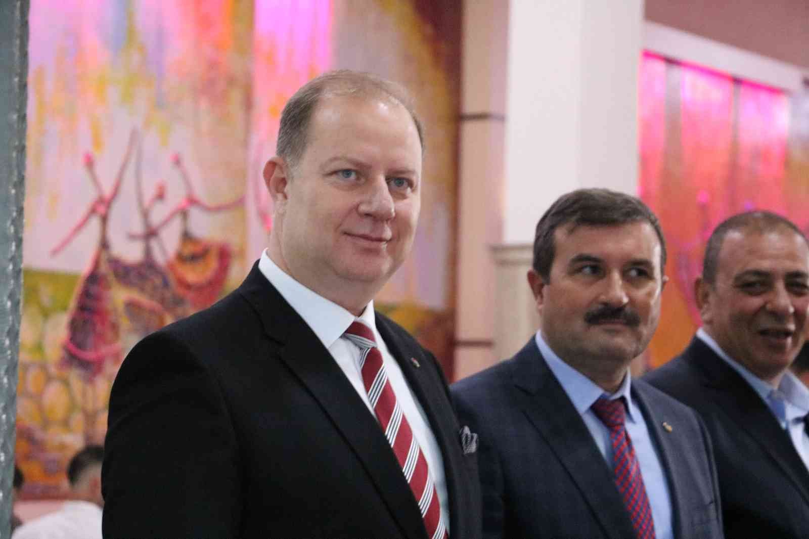 Edirne Ticaret Borsası "Geleneksel İftar Yemeği" düzenledi Edirne Ticaret Borsası Başkanlığı tarafından geleneksel hale getirilen iftar programı düzenlendi. Edirne Vali Yardımcısı Yusuf Güler, Edirne ...