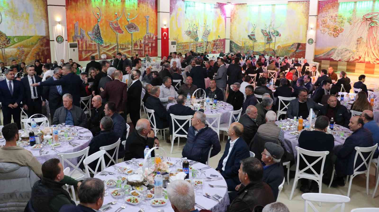 Edirne Ticaret Borsası "Geleneksel İftar Yemeği" düzenledi Edirne Ticaret Borsası Başkanlığı tarafından geleneksel hale getirilen iftar programı düzenlendi. Edirne Vali Yardımcısı Yusuf Güler, Edirne ...