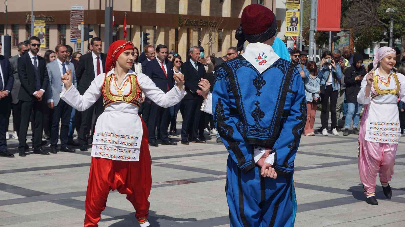 Edirne’de 46. Turizm Haftası çerçevesinde tören düzenlendi. Her yıl 15-22 Nisan tarihleri arası Turizm Haftası olarak kutlanıyor. Bu çerçevede ...