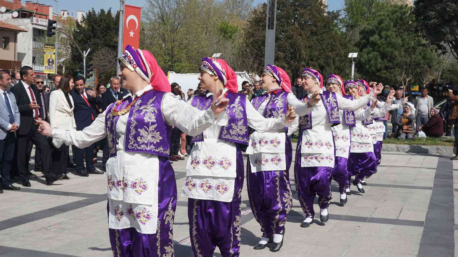 Edirne’de 46. Turizm Haftası çerçevesinde tören düzenlendi. Her yıl 15-22 Nisan tarihleri arası Turizm Haftası olarak kutlanıyor. Bu çerçevede ...