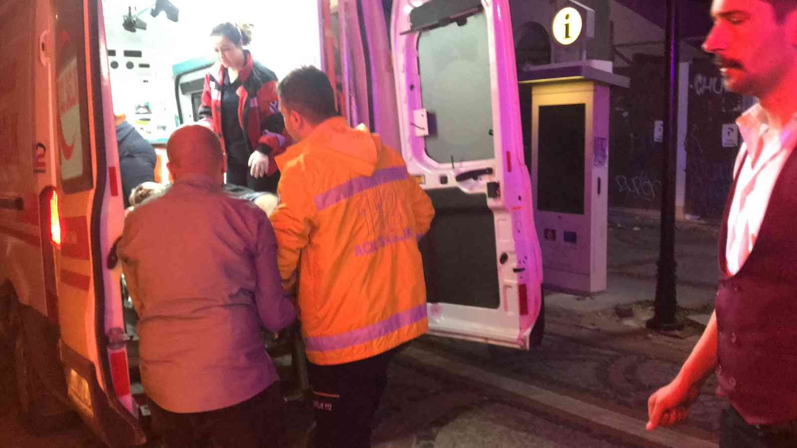 Edirne’de alkolü mekanda 1 kişi silahla 2 bacağından vurularak yaralandı Edirne’de alkollü mekan işleten kişinin, aralarında çıkan kavgada kendisini darp etmeye çalıştığını ve eski çalışanı olduğu ileri sürdürülen ...