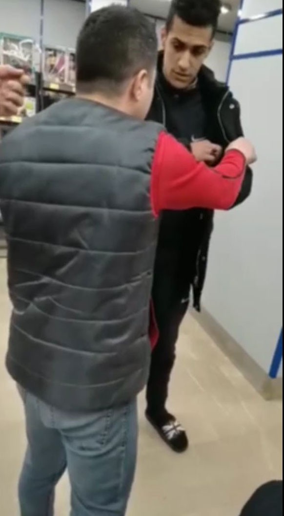 Edirne’de marketten hırsızlık yapan şahıs suçüstü yakalandı Edirne’de bir marketten hırsızlık yapan yabancı uyruklu şahıs suçüstü yakalandı. Olay, İpsala ilçesinde meydana geldi. Edinilen bilgiye göre ...