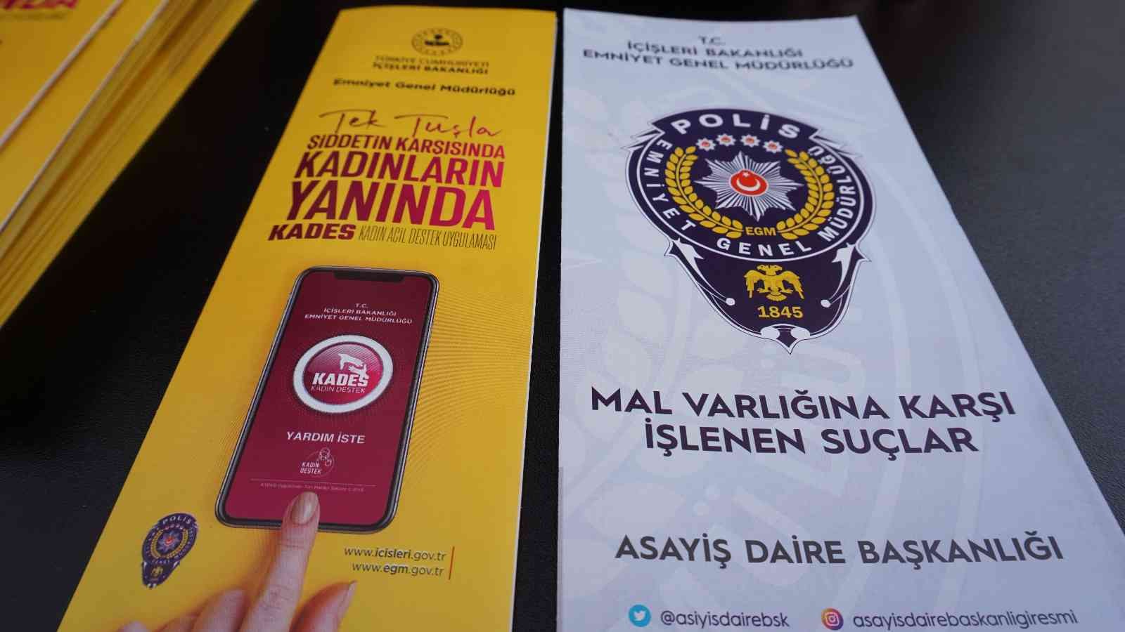 Edirne’de polis ekipleri vatandaşlara hem hediye dağıttı, hem broşürle bilgilendirdi Edirne’de Türk Polis Teşkilatı’nın kuruluşunun 177. yıl dönümü dolayısıyla vatandaşlara çeşitli hediyeler ve tanıtıcı broşürler dağıtıldı. Her ...