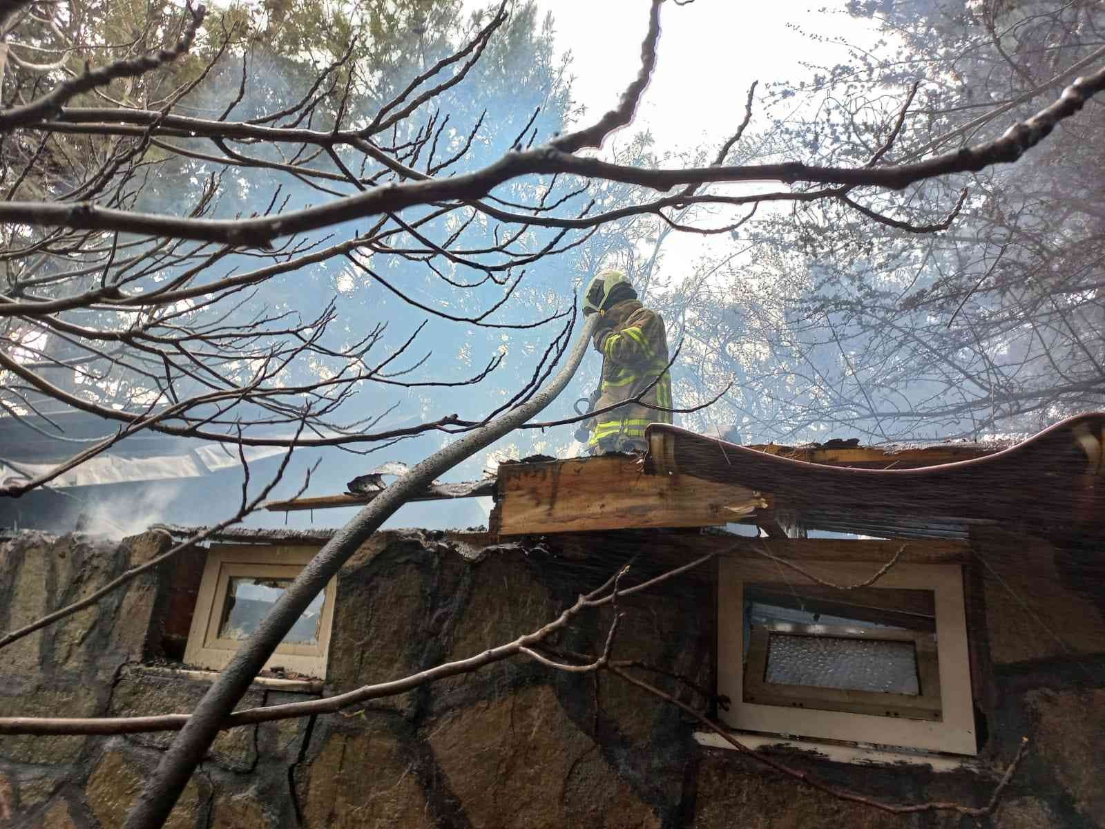 Edremit’te mesire alanında çıkan yangında 2 hektar alan yandı Balıkesir’in Edremit ilçesinde mesire alanında çıkan yangın ekiplerin kısa sürede müdahalesi ile söndürüldü. Edinilen bilgilere göre, akşam ...