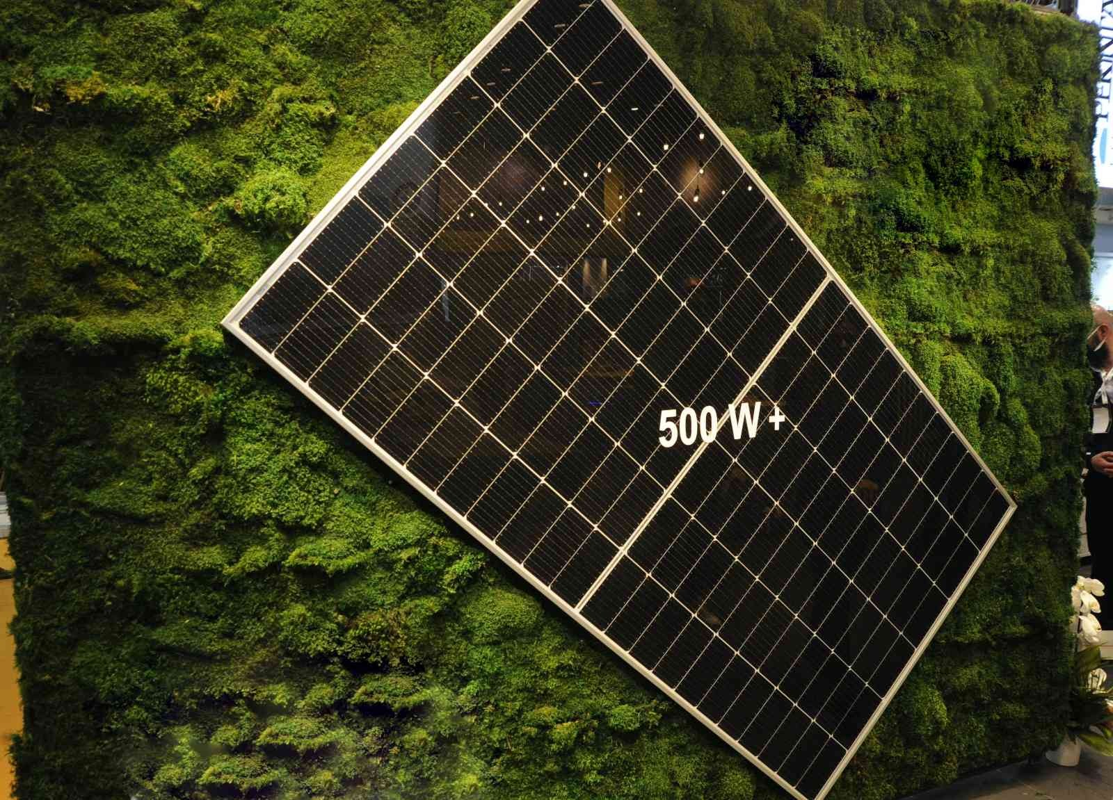 Elektrik fiyatlarındaki artış, elektrik üretiminde kullanılan güneş panellerine ilgiyi artırdı. Sektör temsilcisi Utku Korkmaz, geçen seneye göre ...