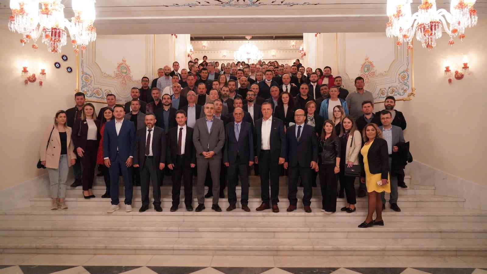 Enerji dağıtım ailesi, iftarda bir araya geldi Enerji dağıtım ailesinin Trakya bölgesindeki çalışanları ile yönetim kadrosu, düzenlenen iftar yemeğinde bir araya geldi. İftar programı, IC ...