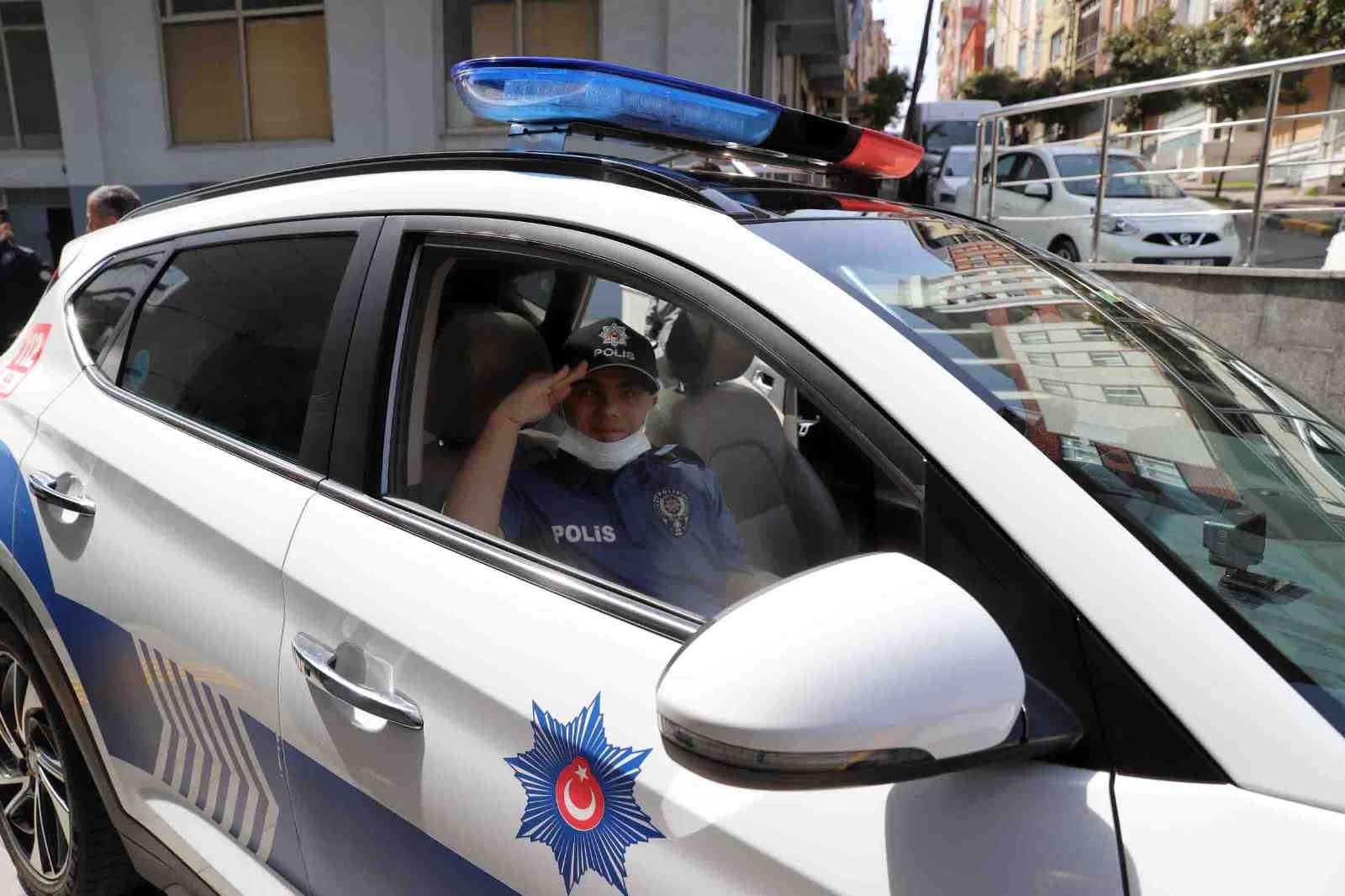 Engelliler polis oldu Türk Polis Teşkilatı’nın 177. yılı dolayısıyla düzenlenen etkinlikte Bağcılar Belediyesi Feyzullah Kıyıklık Engelliler Sarayı kursiyerleri, bir ...