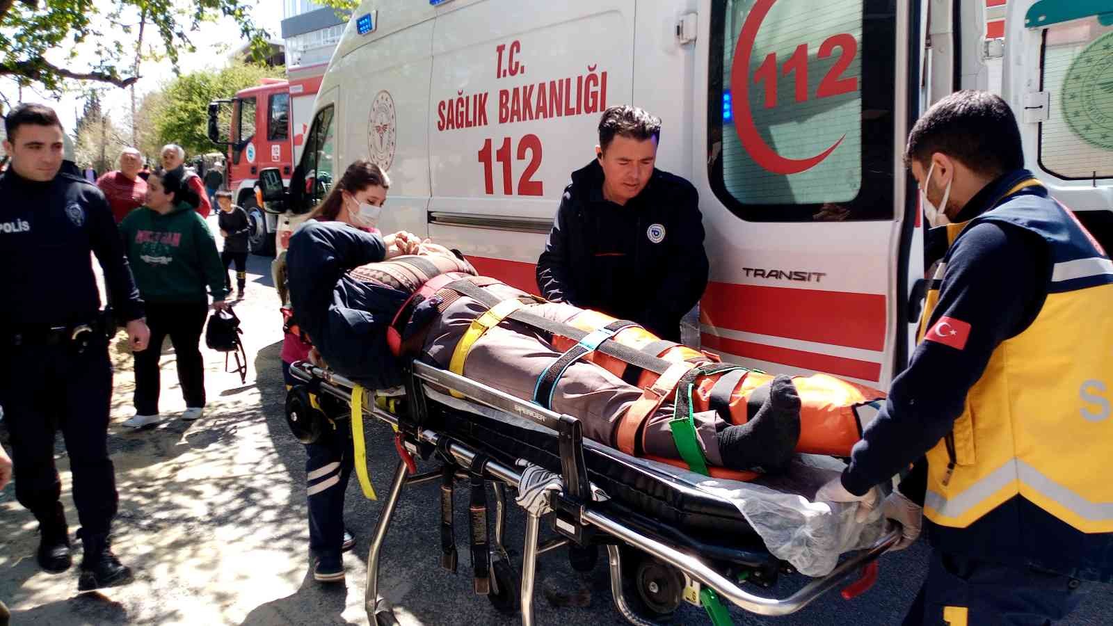 Eşini dinlemedi, anten ayarlamaya diye çıktığı çatıdan başka çatıya düştü Tekirdağ Çorlu’da televizyonunun antenini ayarlamak için 4. katın çatısına çıkan yaşlı adam, dengesini kaybederek 2. katın çatısına düşerek ...