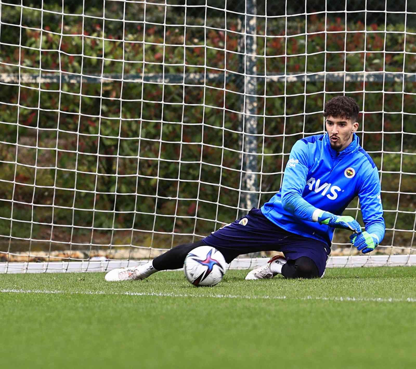 Fenerbahçe, derbi hazırlıklarını sürdürdü Fenerbahçe, pazar günü karşılaşacağı Galatasaray maçı hazırlıklarına devam etti. Spor Toto Süper Lig 32. hafta maçında 10 Nisan Pazar günü ...