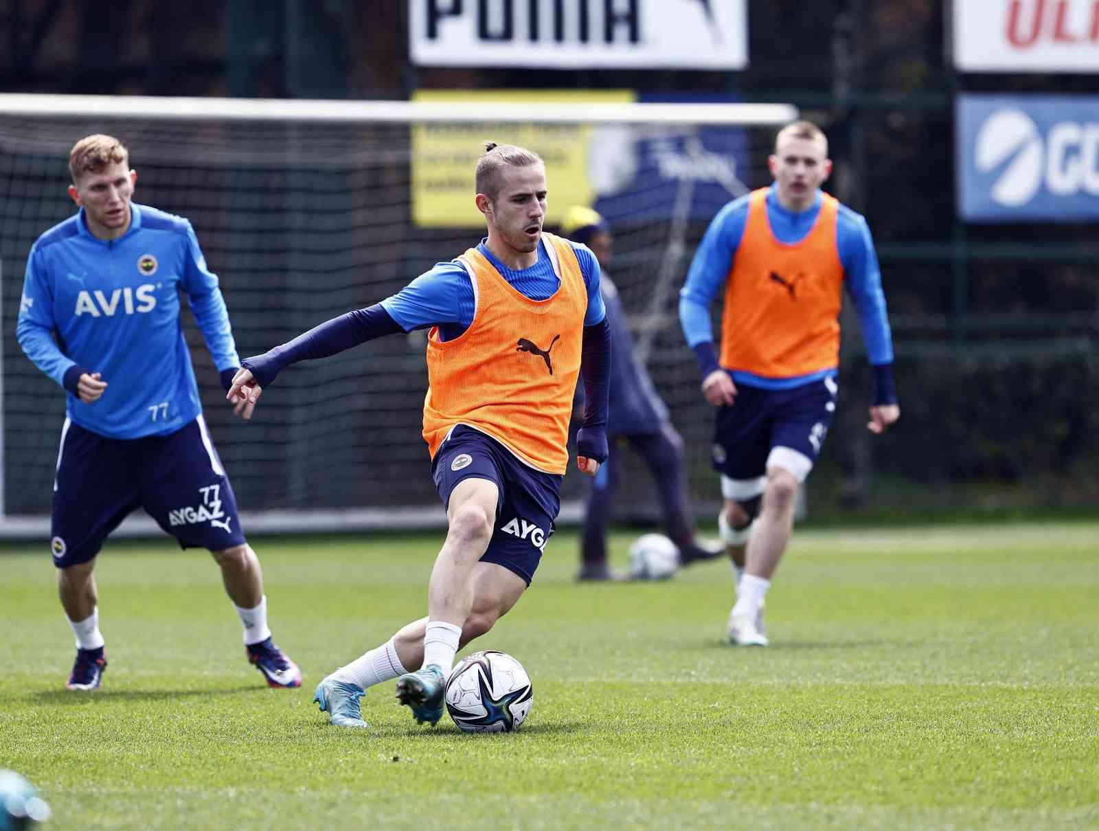 Fenerbahçe, Galatasaray derbisi hazırlıklarına başladı Fenerbahçe, Spor Toto Süper Lig’in 32. hafta maçında 10 Nisan Pazar günü Kadıköy’de Galatasaray ile oynayacağı derbi maçının hazırlıklarına öğle ...