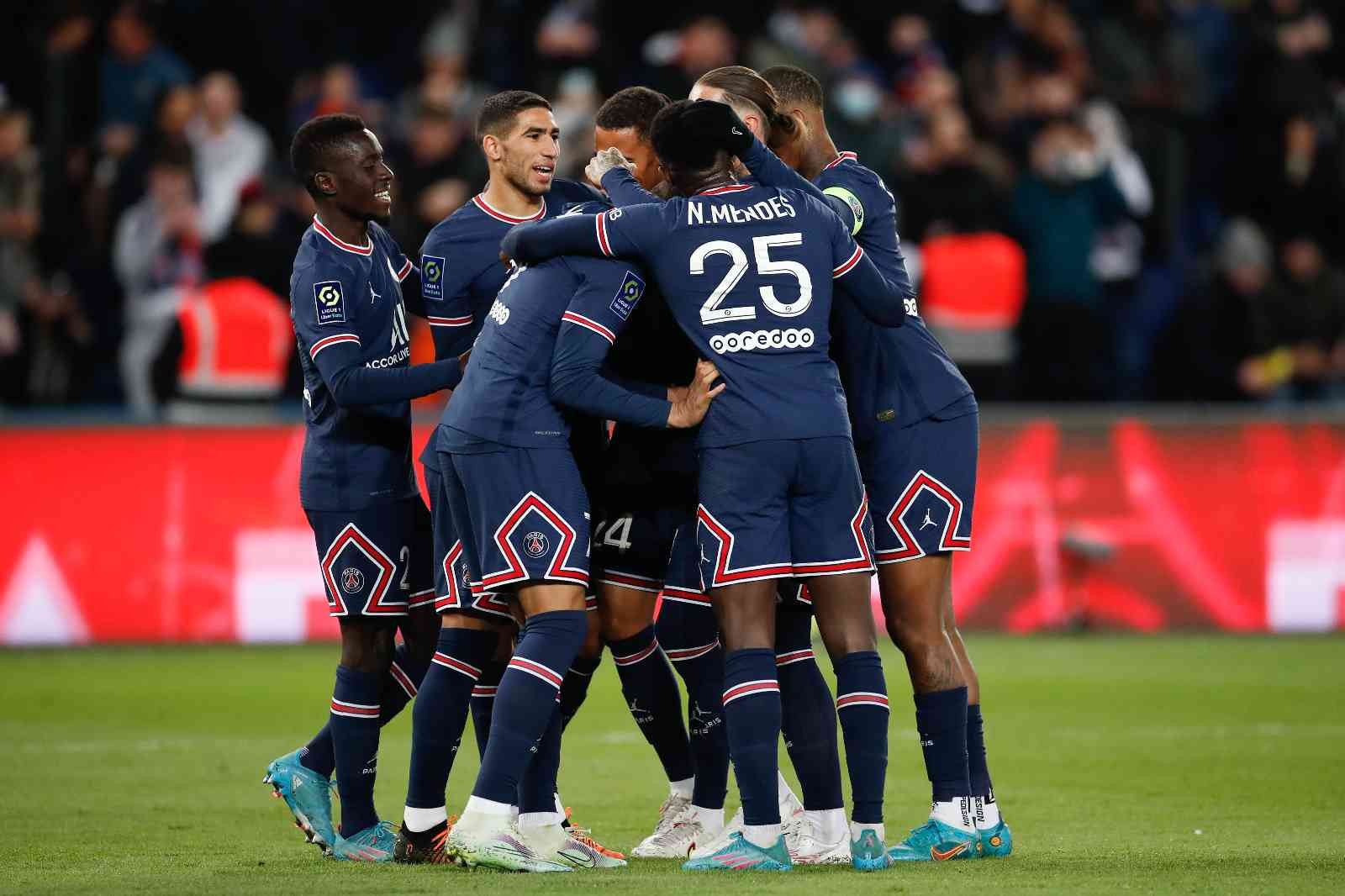 Fransa Ligue 1’de şampiyon PSG! Paris Saint-Germain, Fransa Ligue 1’de konuk ettiği Lens ile 1-1 berabere kalarak bitime 4 hafta kala şampiyonluğunu ilan etti. Paris ekibi, bu ...