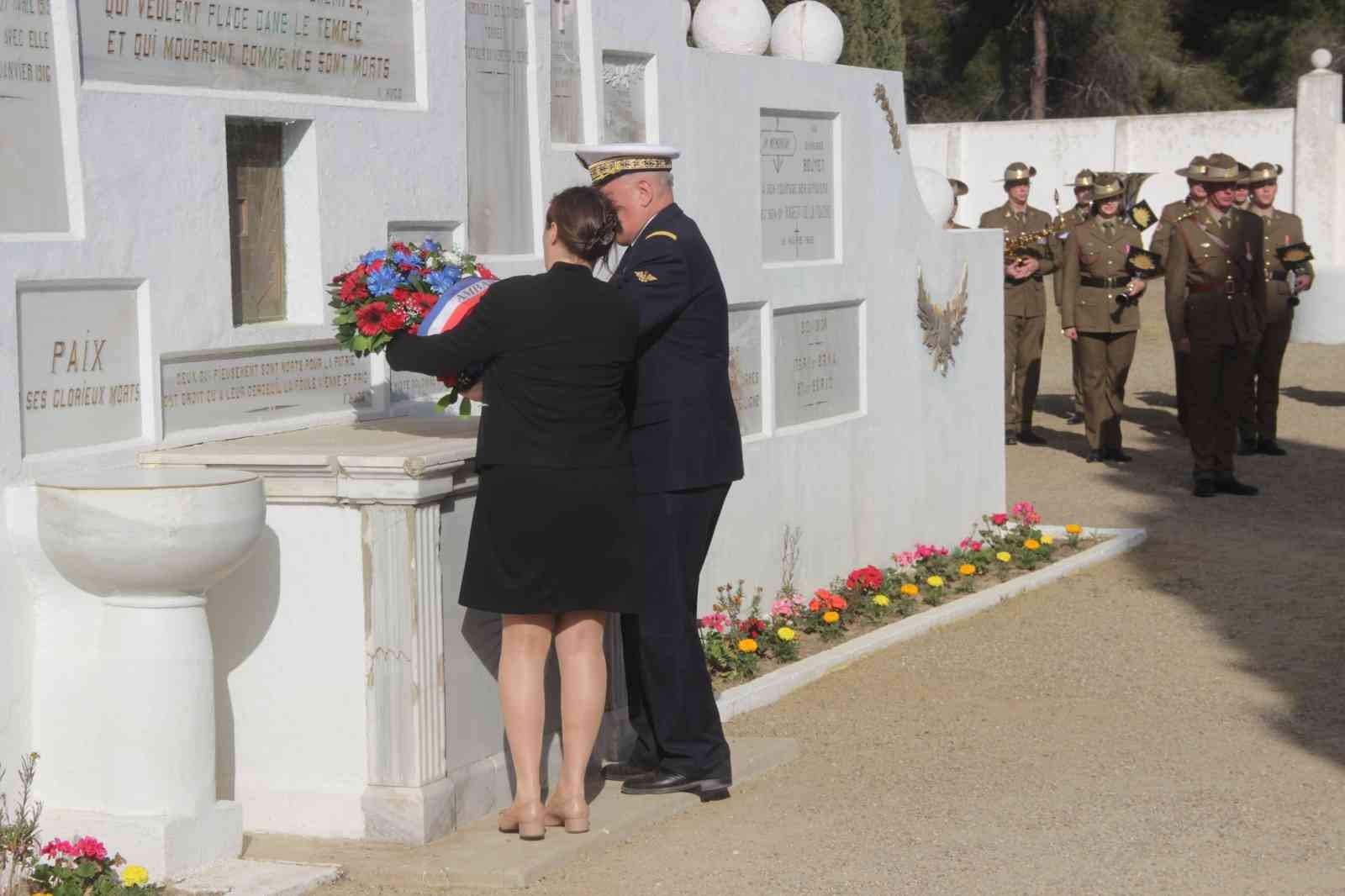 Fransız Askeri Mezarlığı’nda anma töreni yapıldı Çanakkale Kara Savaşları’nın 107. yıl dönümü anma etkinlikleri çerçevesinde Fransız Askeri Mezarlığı’nda tören düzenlendi. Şehitler Abidesi’ndeki ...