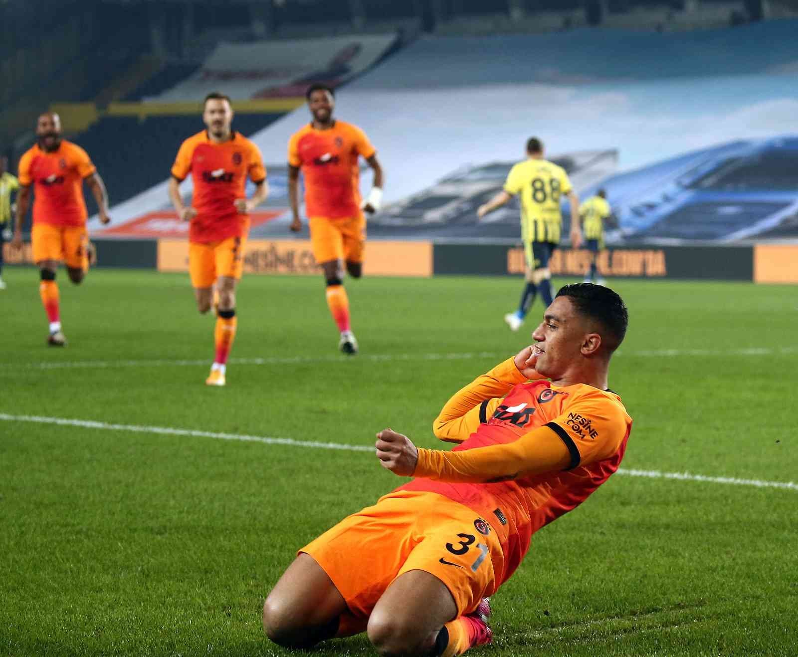 Galatasaray, 4 maçtır Kadıköy’de yenilmiyor Galatasaray, Fenerbahçe ile Kadıköy’de oynadığı son 4 karşılaşmada rakibine mağlup olmadı. Sarı-kırmızılılar, son iki maçtan da 3 puanla ayrıldı ...