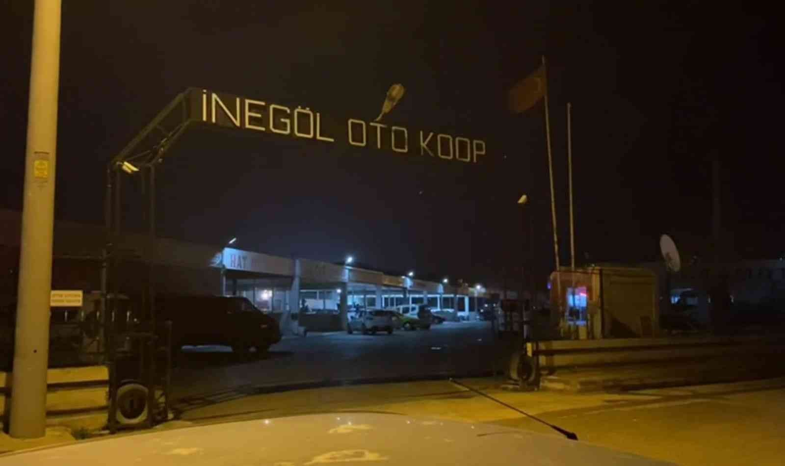 Galericiler Sitesinde çıkan yangından kurtarılan köpeğe dakikalarca kalp masajı yaptılar Bursa’nın İnegöl ilçesinde faaliyet gösteren oto galericiler sitesinde yangın çıktı. Yangında bir köpek dumandan zehirlenerek öldü. Yangın, saat ...