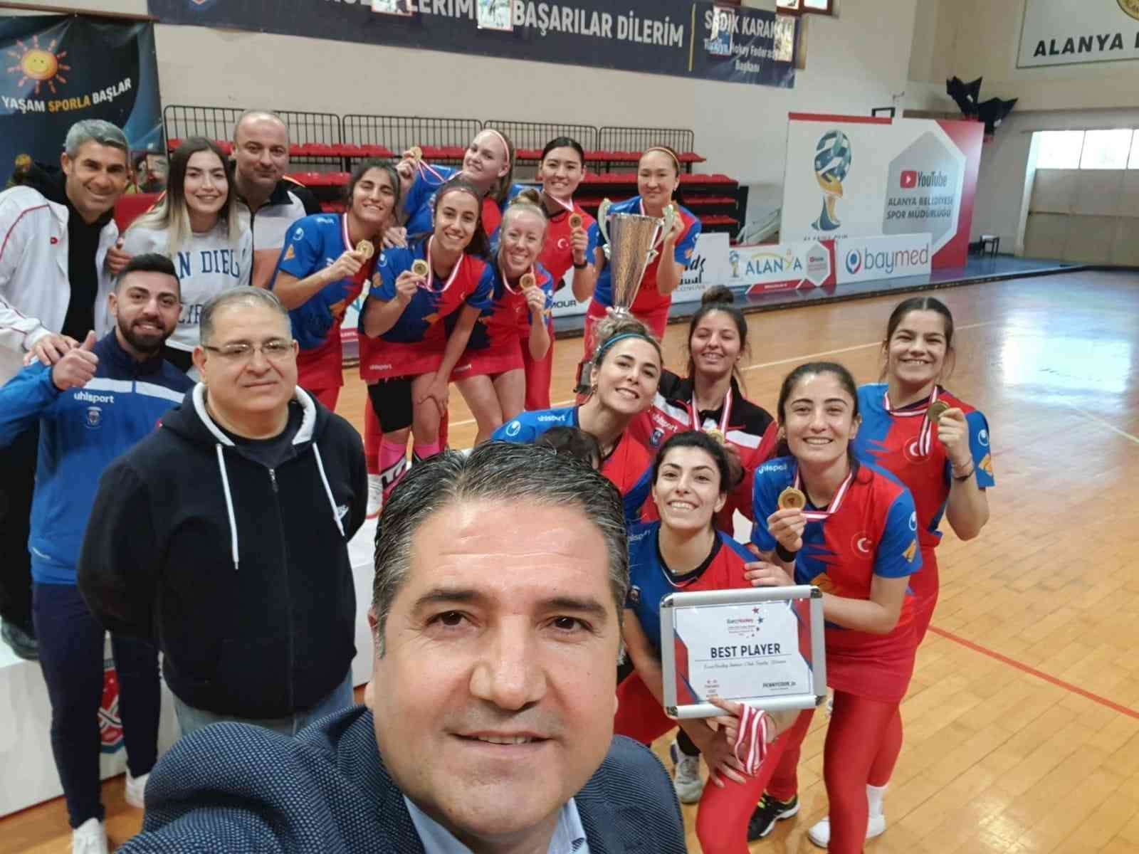 Gaziantep Polisgücü Spor Kulübü kadın ve erkek hokey takımları, yarın başlayacak olan THF Kadın ve Erkekler Açık Alan Süper Ligi hazırlıklarını ...