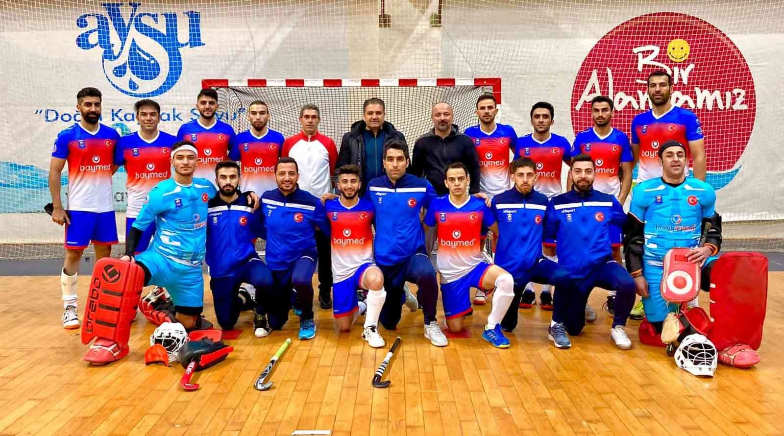 Gaziantep Polisgücü Spor Kulübü kadın ve erkek hokey takımları, yarın başlayacak olan THF Kadın ve Erkekler Açık Alan Süper Ligi hazırlıklarını ...