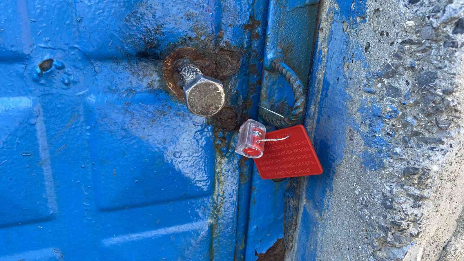 Gaziosmanpaşa’da kimyasal madde kazanındaki patlama sonrası iş yeri mühürlendi Gaziosmanpaşa’da gece saatlerinde yaşanan olayda kimyasal maddelerin depolama olarak kullanılan alanda bulunan ‘sodyum hipoklorit’ tankında ...