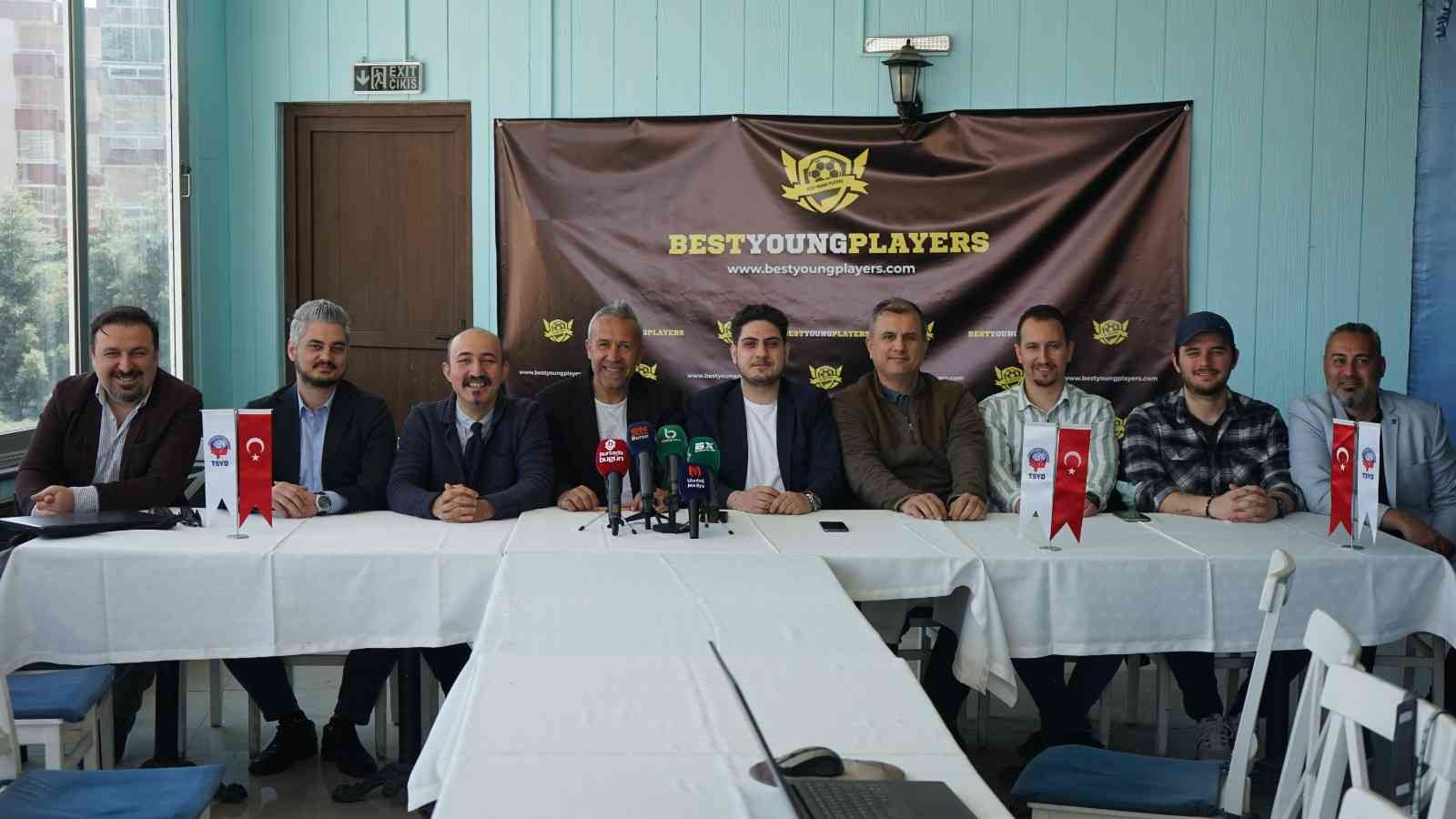 Geleceğin yıldızları Bursa’dan yetişecek TSYD Bursa Şubesi önemli bir tanıtıma ev sahipliği yaptı. Futbolun yeni yıldızlarının sahne alacağı Best Young Players kampı 18-22 Mayıs ...