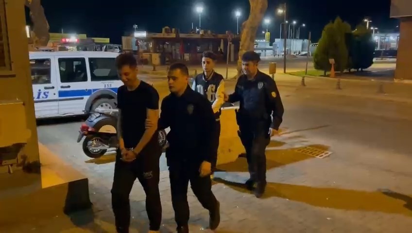 Gelibolu’da 2 yabancı uyruklu gasp şüphelisi yakalandı Çanakkale’nin Gelibolu ilçesinde 2 yabancı uyruklu, gasp şüphelisi yakalandı. Çanakkale’nin Gelibolu ilçesinde; gasp, güveni kötüye kullanma ...