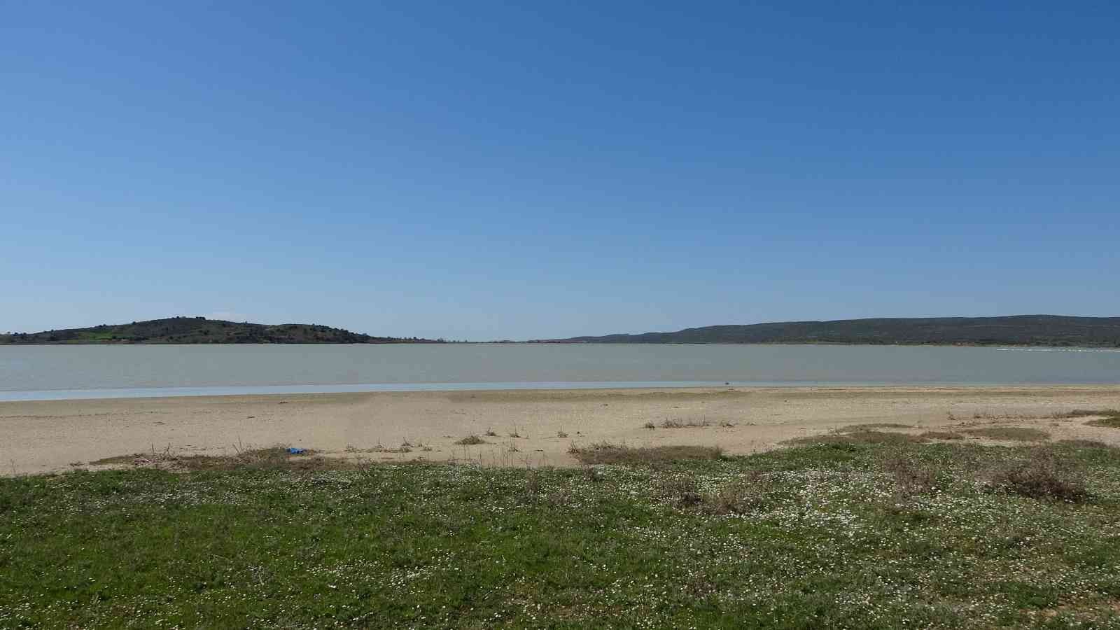 Göç eden flamingolar Çanakkale Tarihi Alanda durakladı Çanakkale Savaşları’nın yaşandığı Tarihi Gelibolu Yarımadası’ndaki Büyük Anafarta köyü yakınlarında bulunan Suvla Gölü, göçmen kuşların en ...