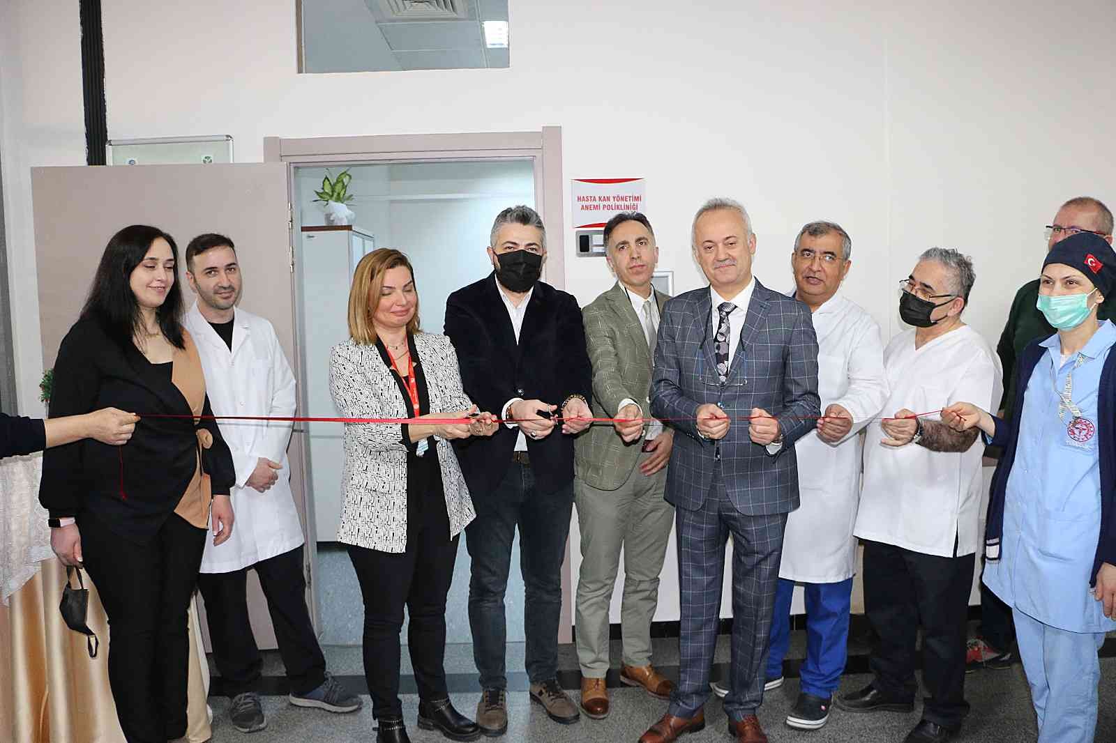 Hasta Kan Yönetimi Polikliniği Türkiye’de ilk defa SEAH’da açıldı Hasta Kan Yönetimi Anemi Polikliniği Sakarya Eğitim ve Araştırma Hastanesi’nde (SEAH) hizmete açıldı. Poliklinikte, hastaların kan kaybının en ...