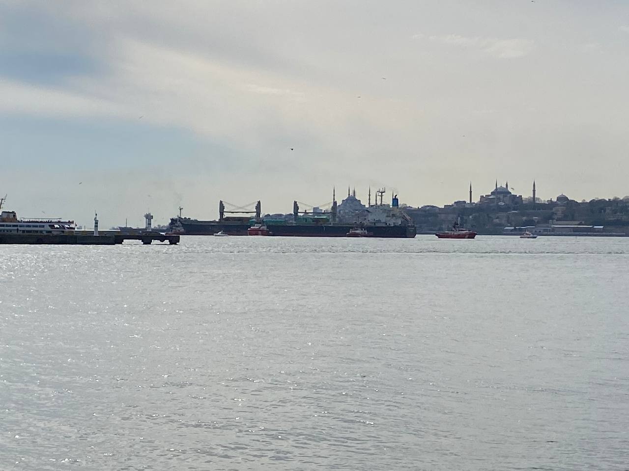 Haydarpaşa Limanı açıklarında karaya oturan gemi kurtarıldı Üsküdar’da Haydarpaşa Limanı açıklarında yanaşma manevrası yapan 197 metre boyundaki Josco Taicang isimli, Hong Kong bayraklı yük gemisi karaya ...