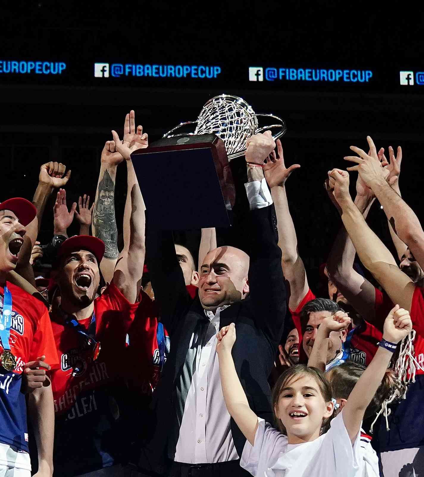 Hüseyin Yücel: “Yarım kalan hikayeyi tamamladık” Avrupa Kupası’nı kazanan Bahçeşehir Koleji’nde Başkan Hüseyin Yücel maçın ardından, 2 yıl önce yarım kalan bir hikayeleri olduğunu söyleyerek ...